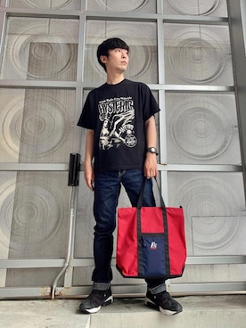 バッグ レッド系 を使った ストリートコーデ の人気ファッションコーディネート Wear