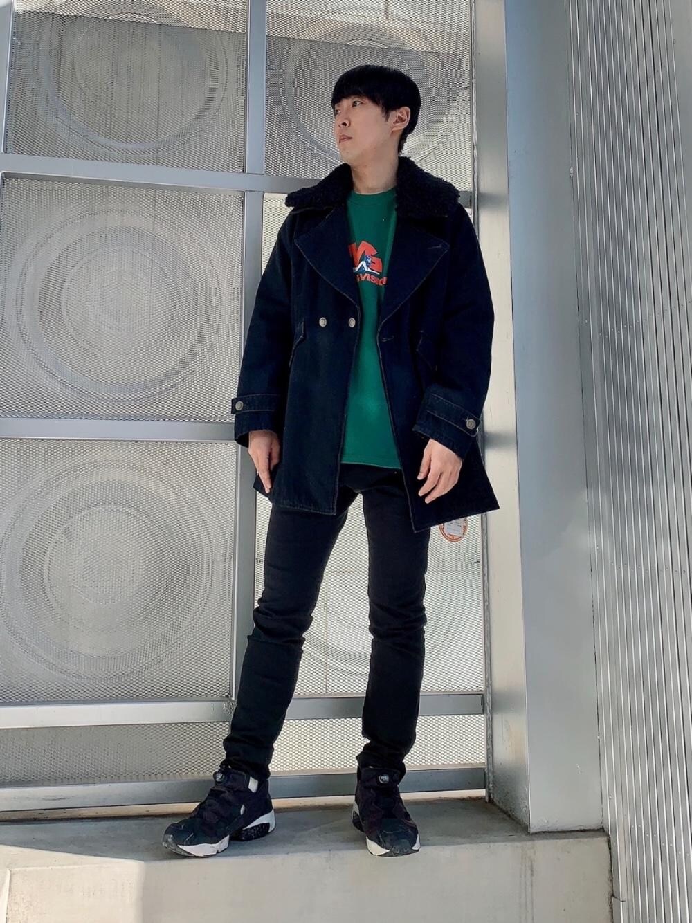 「カジュアル、冬コーデ、ヒステリックグラマー、hysteric glamour、らふこーで、あうたー、あめかじ」｜「HYSTERIC GLAMOURのブラックデニムスリムパンツ（デニムパンツ、ブラック系）」を使った、けんたさん（メンズ・174cm）の冬コーディネートの1枚目の写真