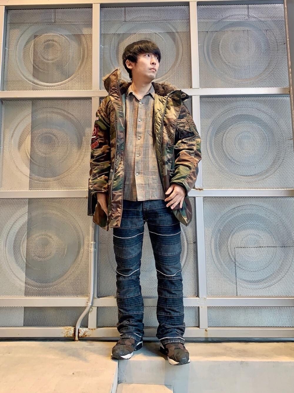 「カジュアル、冬コーデ、ヒステリックグラマー、でにむ、hysteric glamour、らふこーで、あうたー、あめかじ」｜「HYSTERIC GLAMOURのスクラッチブーツカットデニムパンツ（デニムパンツ、ブラック系）」を使った、けんたさん（メンズ・174cm）の冬コーディネートの1枚目の写真