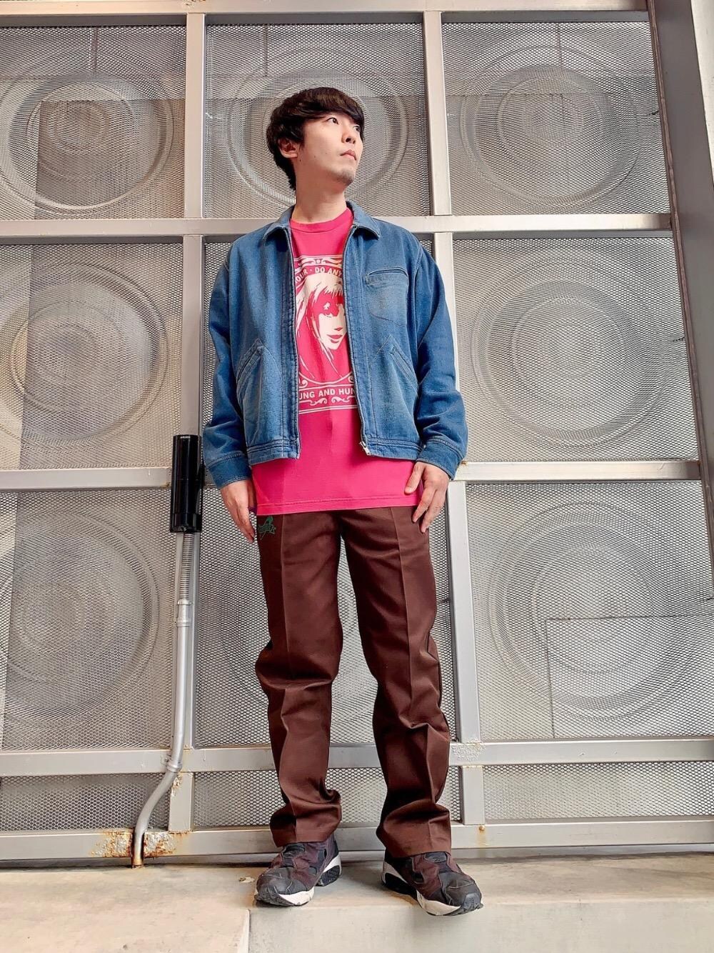 「カジュアル、ヒステリックグラマー、春こーで、hysteric glamour、らふこーで、あうたー、あめかじ」｜「HYSTERIC GLAMOURのHYSTERIC PIN チノパンツ（その他パンツ、ブラウン系）」を使った、けんたさん（メンズ・174cm）の春コーディネートの1枚目の写真