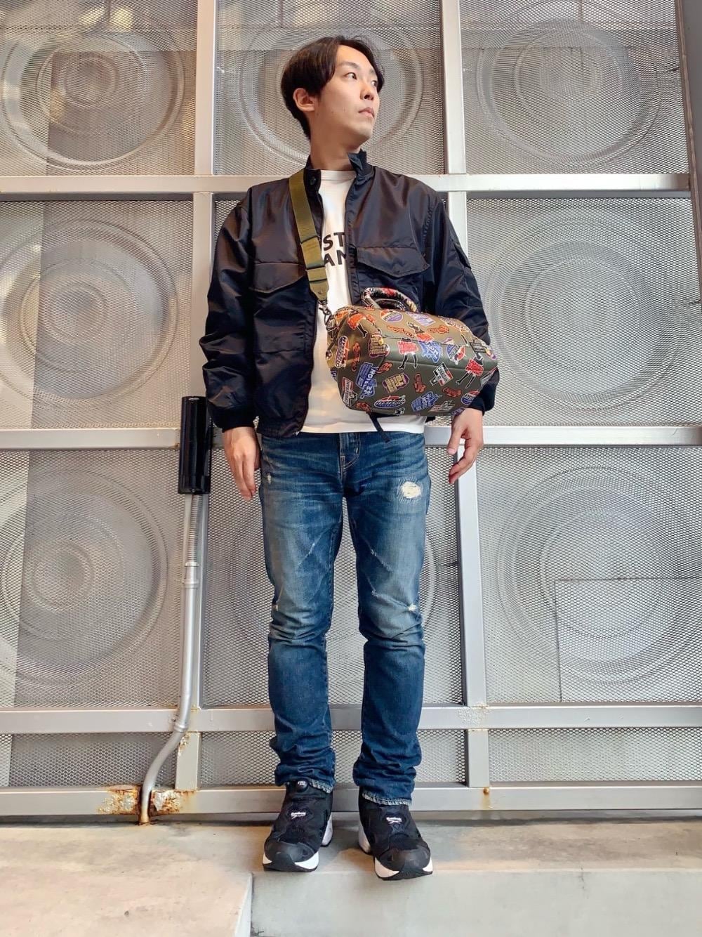 「ポーター、ヒステリックグラマー、でにむ、hysteric glamour、らふこーで、あめかじ、秋こーで、ストリート⁈、ばっぐ」｜「HYSTERIC GLAMOURのRW CLASH加工デニムスリムストレートパンツ（デニムパンツ、ブルー系）」を使った、けんたさん（メンズ・174cm）の秋コーディネートの1枚目の写真