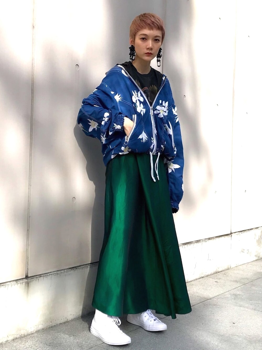「秋服、スニーカー、いいね、save、フォローお願いします🤑、おしゃれさんと繋がりたい、WEGO、古着、used、古着好きな人と繋がりたい、レトロ、converse」｜「CONVERSEのアイテム（スニーカー、ホワイト系）」を使った、マチルダ さん（レディース・156cm）の秋コーディネートの1枚目の写真
