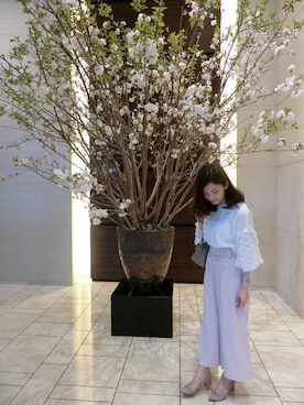 「JUSGLITTY（ジャスグリッティー）のアイテム（パンツ）」を使った、上野 仁美さん（レディース・161cm）の春コーディネート