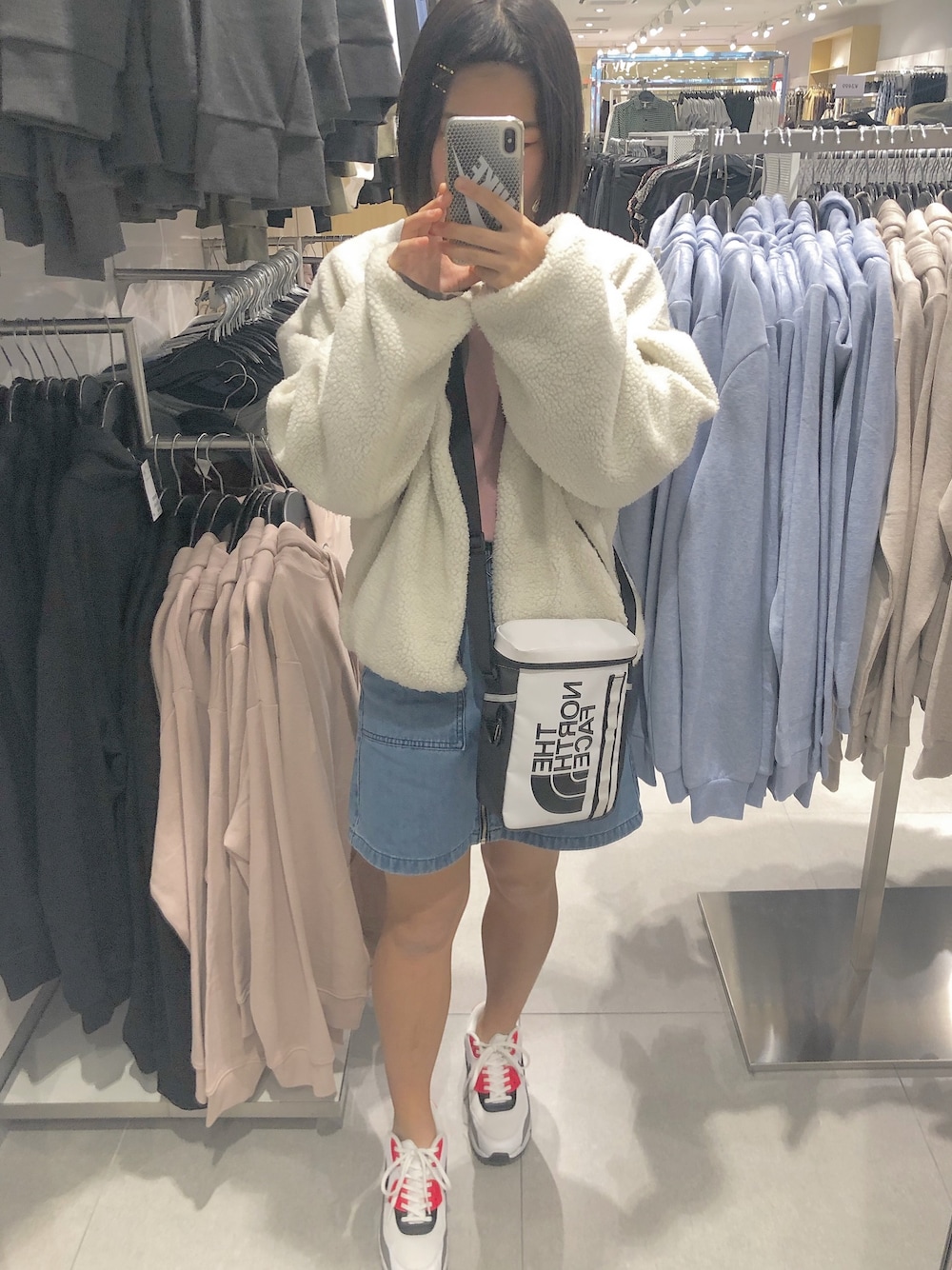 「韓国、韓国好きな人と繋がりたい、おしゃれさんと繋がりたい、NIKE、WEGO、THE NORTH FACE、INGNI、低身長」｜「NIKEのNIKE ナイキ WMNS AIRMAX 90 ウィメンズエアマックス90 325213 132WHITE/BLACK-DUST-SOLAR RED（スニーカー、ホワイト系）」を使った、neiさん（レディース・153cm）の冬コーディネートの1枚目の写真