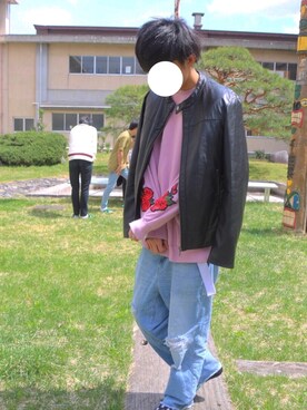 「バラ柄」｜「アイテム（ライダースジャケット）」を使った、ざきさん（メンズ・174cm）の春コーディネート