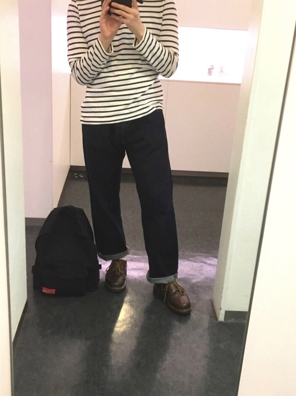 「春コーデ、カジュアル、ボーダー、リーバイス、リーバイス503、デニムパンツ、セルビッチデニム、Dr.Martens、ドクターマーチン 4ホール、リュック」｜「Manhattan PortageのBig Apple Backpack JR  ビッグアップル　バックパック　JR（バックパック/リュック、ブラック系）」を使った、リオ太さん（メンズ・175cm）の夏コーディネートの1枚目の写真