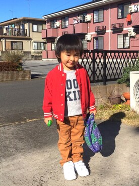 「petit main（プティマイン）のアイテム（スタジャン）」を使った、Sycさん（キッズ・100cm）の冬コーディネート