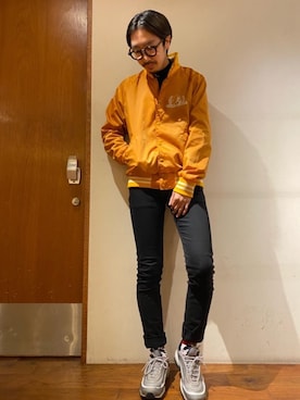 「スキニー」｜「アイテム（スタジャン）」を使った、HOSHIさん（メンズ・170cm）の冬コーディネート