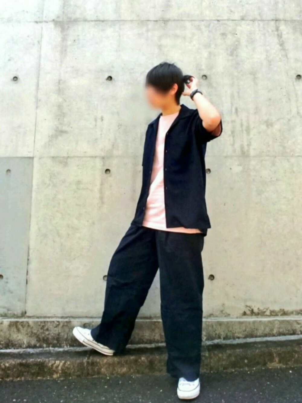 「令和ピンクを纏え、ゆるコーデ、プチプラコーデ、低身長コーデ、セットアップ風、ピンク×ネイビー、おしゃれさんと繋がりたい、オープンカラーシャツ、converse、STUDIOUS」｜「HAREのBIGスソタックポケットカットソー2(HARE)（Tシャツ/カットソー、ピンク系）」を使った、Nisssy＊さん（メンズ・156cm）の春コーディネートの1枚目の写真