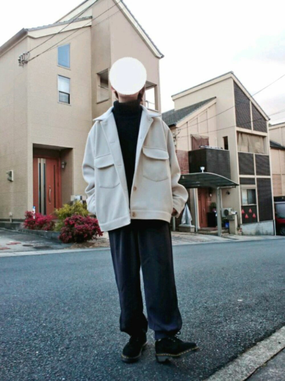 「私の推しブランド、DOOPZ、カフスイージーパンツ、Dr.Martens、モノトーン、シンプルコーデ、プチプラ、低身長、おしゃれさんと繋がりたい、いいね、save、フォローお願いします🤑」｜「GLOBAL WORKのウーリーテックCPOジャケット/884440（ブルゾン、ホワイト系）」を使った、Nisssy＊さん（メンズ・156cm）の冬コーディネートの1枚目の写真