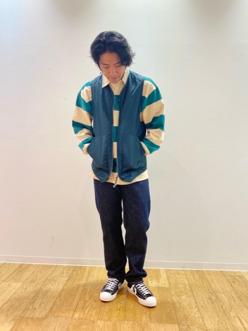 「BEAUTY&YOUTH UNITED ARROWSのBY ハイツイスト デニム 5P クラシック -MADE IN JAPAN-（デニムパンツ、ブルー系）」を使った、西口さん（メンズ・175cm）の秋コーディネートの1枚目の写真