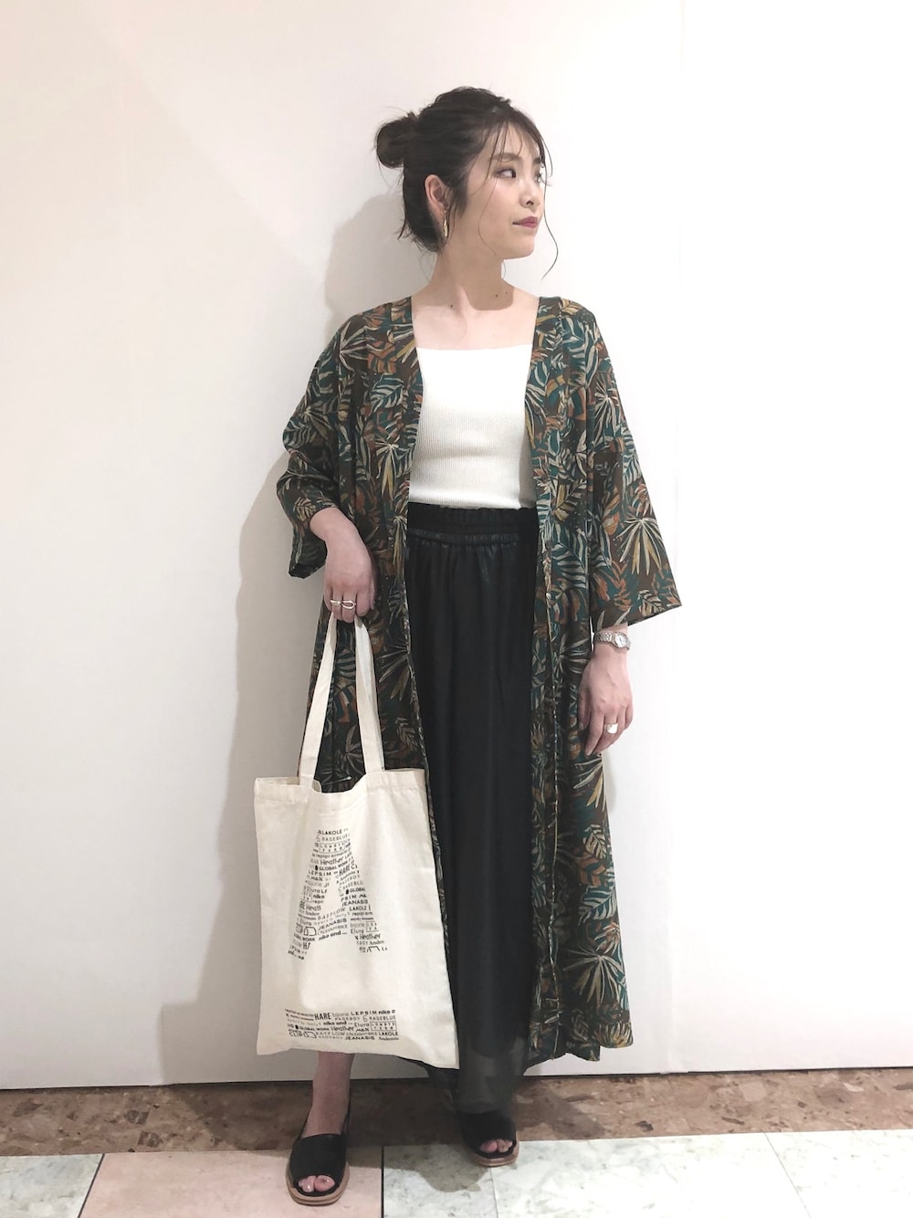 「シャツ好き集まれ、ゆるコーデ、ワンピース、JEANASiS、マキの服、柄ワンピース、シースルー、シアー、ラフスタイル、夏コーデ」｜「JEANASISのアフリカンガラワンピース/886875（ワンピース、ブラウン系）」を使った、マキ（JEANASiS）さん（レディース・165cm）の夏コーディネートの1枚目の写真