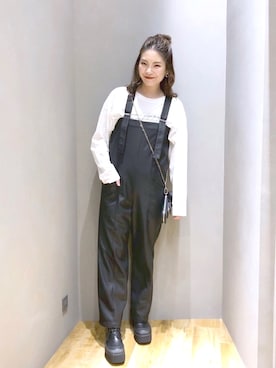 「JEANASIS（ジーナシス）のアイテム（サロペット/オーバーオール）」を使った、マキ（JEANASiS）さん（レディース・165cm）の冬コーディネート