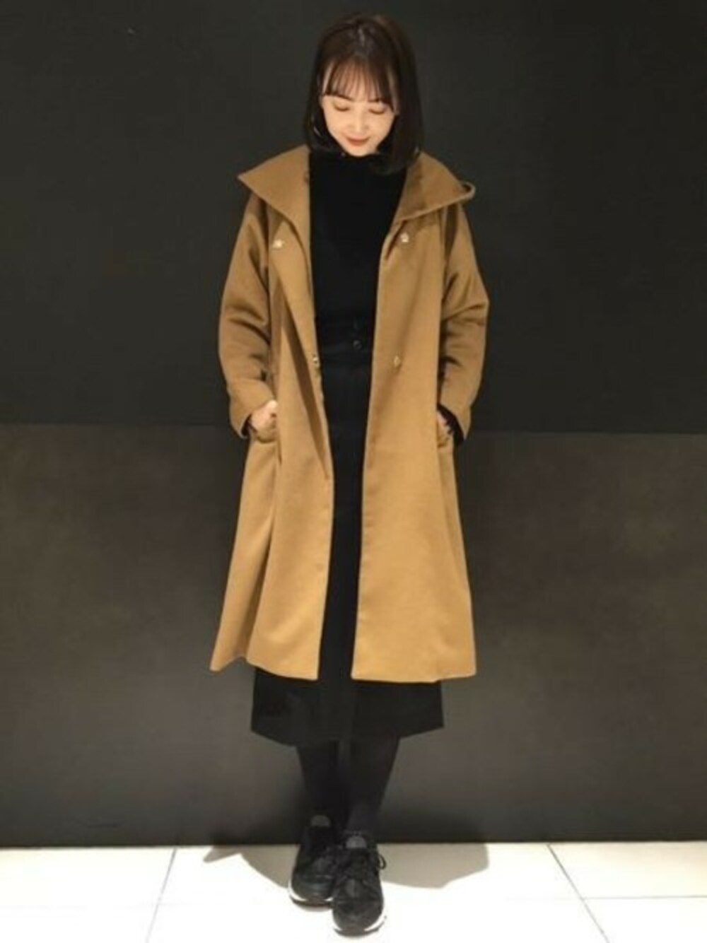 「タイトスカート、JEANASiS、ジーナシス、キャメル、フードコート、オトナカジュアル、ミディ丈スカート」｜「JEANASISの2WAYノーカラーフードコート/760131（ノーカラージャケット、イエロー系）」を使った、runrunさん（レディース・168cm）の冬コーディネートの1枚目の写真