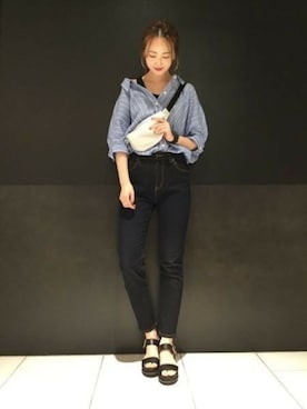 「JEANASIS（ジーナシス）のアイテム（ボディバッグ/ウエストポーチ）」を使った、runrunさん（レディース・168cm）の春コーディネート