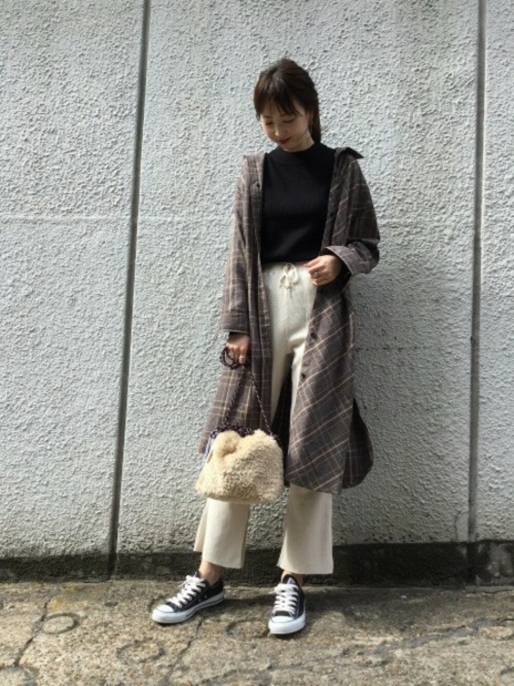 「チェックシャツ、リブパンツ、JEANASiS、レイヤードスタイル、ジーナシス、大人カジュアル、シャツワンピ、リブニット、リラックススタイル、秋のブラウンスタイル」｜「JEANASISのマルチWAYチェックシャツワンピース/816941（シャツワンピース、ブラウン系）」を使った、runrunさん（レディース・168cm）の秋コーディネートの1枚目の写真