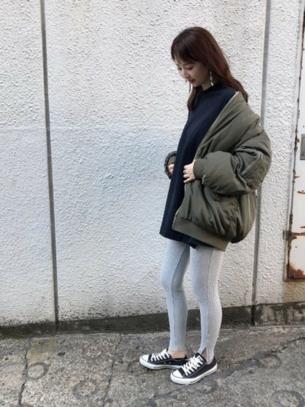 「ミリタリー、MA-1、リブパンツ、秋のコーデ、JEANASiS、ジーナシス、カーキ、スポーツミックス、ビッグT、ボアブルゾン」｜「JEANASISのリバーシブルロングボアMA-1/811920（ブルゾン、グリーン系）」を使った、runrunさん（レディース・168cm）の秋コーディネートの1枚目の写真