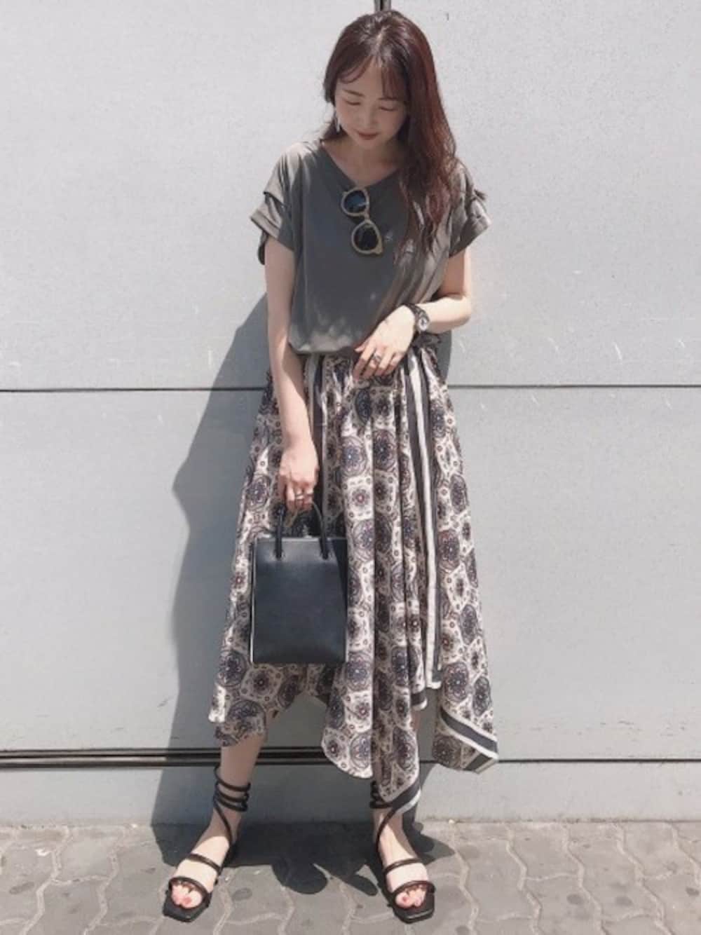 「JEANASiS、ジーナシス、柄スカート、フレアースカート、夏コーデ、フラットサンダル、ブラックサンダル、フレンチスリーブ、アシンメトリースカート」｜「JEANASISのヴィンテージカノコSS/843819（Tシャツ/カットソー、グリーン系）」を使った、runrunさん（レディース・168cm）の夏コーディネートの1枚目の写真