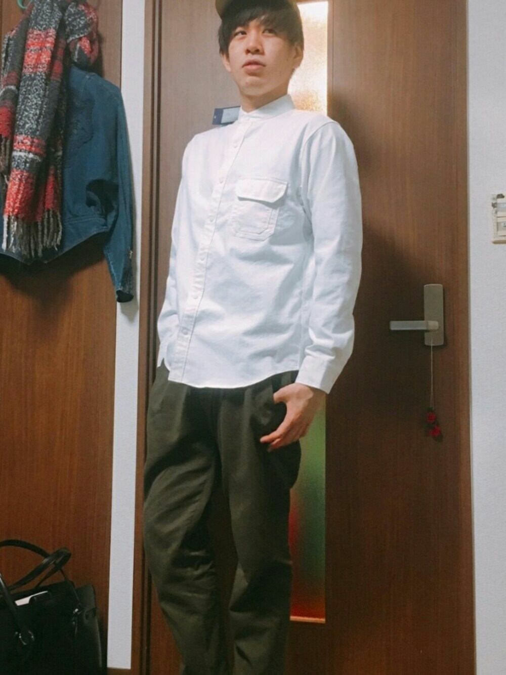 「プレゼント、春っぽい、帽子、THE NORTH FACE、URBAN RESEARCH DOORS、niko and ...」｜「niko and...のワイドテーパードチノパンツ【niko and ...】（チノパンツ、グリーン系）」を使った、かずきさん（メンズ・173cm）の春コーディネートの1枚目の写真