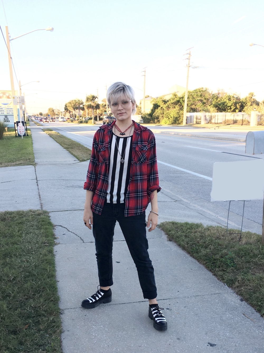「flannel、fashion、streetstyle、streetfashion、原宿、原宿系、IRONFIST、派手髪、jfashion、ユニセックス」｜「FOREVER 21のアイテム（シャツ/ブラウス、その他）」を使った、lorさん（メンズ・165cm）の春コーディネートの1枚目の写真