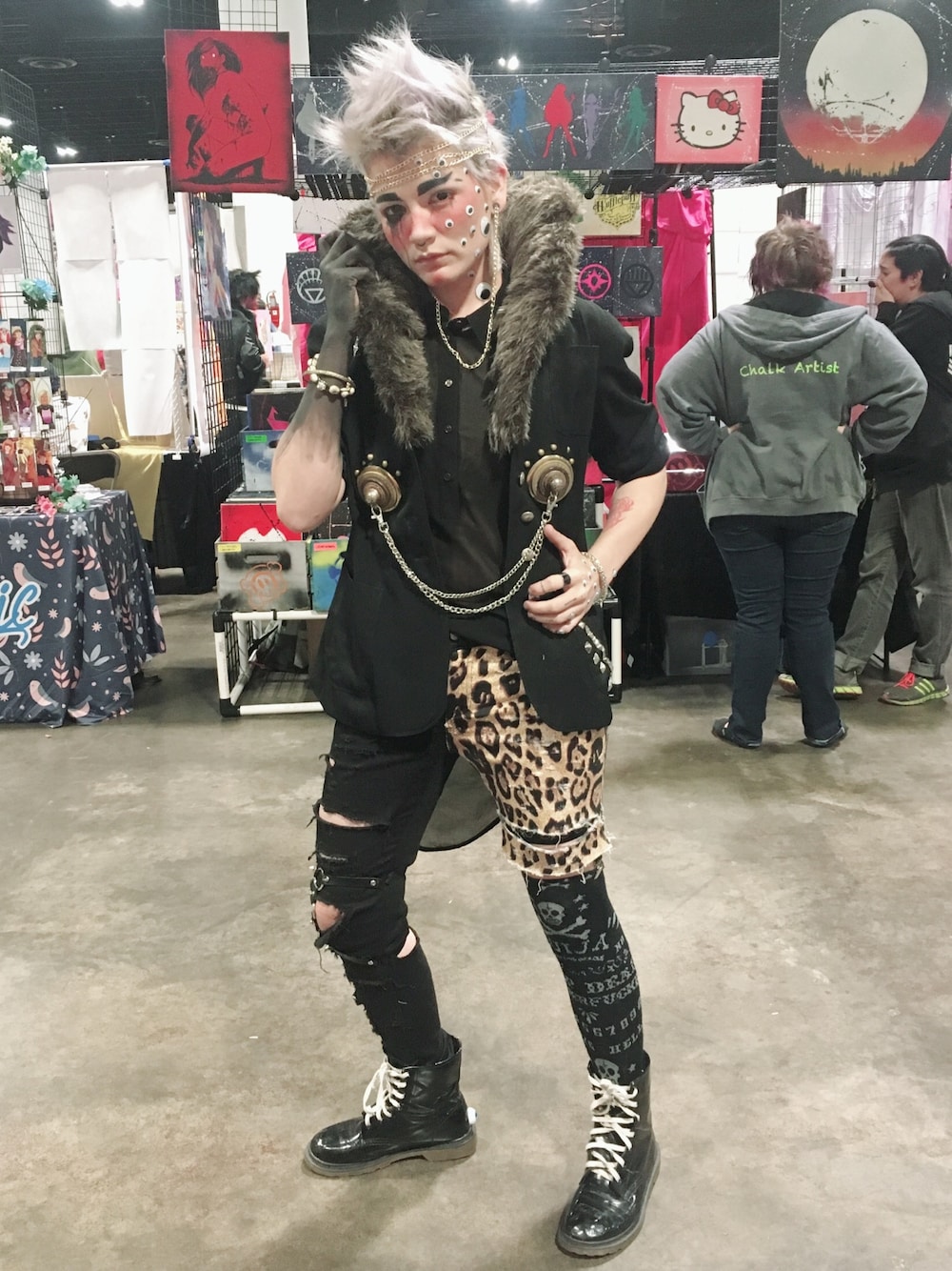 「gothic、fashion、fur、eyes、原宿、原宿系、派手髪、makeup、spooky、black」｜「Handmadeのアイテム（ジャケット/アウター、ブラック系）」を使った、lorさん（メンズ・165cm）の夏コーディネートの1枚目の写真