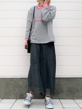 「スカラップ」｜「アイテム（スウェット）」を使った、Q♥Officialさん（レディース・155cm）の春コーディネート