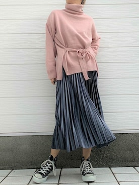 「ベロアスカート」｜「アイテム（スニーカー）」を使った、Q♥Officialさん（レディース・155cm）の冬コーディネート