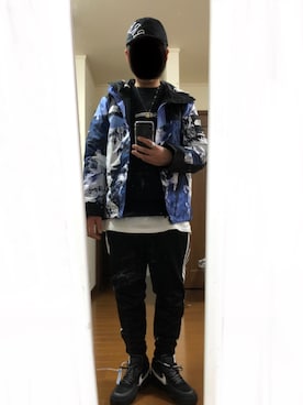 「AIR FORCE 1」｜「アイテム（マウンテンパーカー）」を使った、KZTFR@m.jpさん（メンズ・173cm）の冬コーディネート