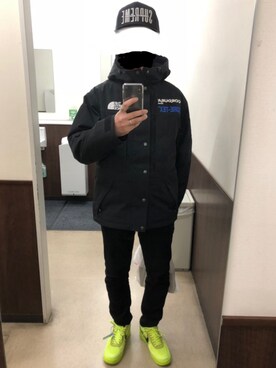 「off white」｜「アイテム（マウンテンパーカー）」を使った、KZTFR@m.jpさん（メンズ・173cm）の冬コーディネート