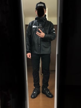 「AIR FORCE 1」｜「アイテム（マウンテンパーカー）」を使った、KZTFR@m.jpさん（メンズ・173cm）の冬コーディネート