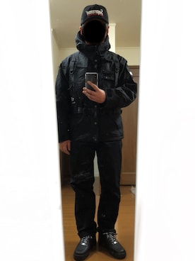 「AIR FORCE 1」｜「アイテム（マウンテンパーカー）」を使った、KZTFR@m.jpさん（メンズ・173cm）の春コーディネート