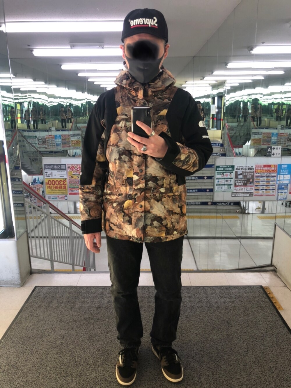 supreme the north face 枯葉