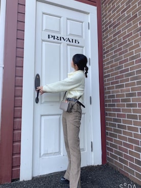 「SPINNS（スピンズ）のショート丈オフタートルニット（ニット/セーター、ホワイト系）」を使った、Annaさん（レディース・156cm）の秋コーディネート