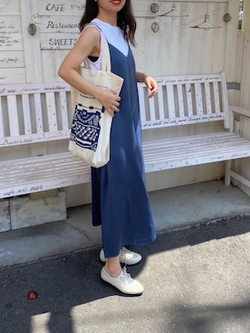 「THE SHOP TK （ザ ショップ ティーケー ）の【UVケア/マシンウォッシャブル】ゆるシルエットサテンキャミワンピース（ワンピース、ブルー系）」を使った、Annaさん（レディース・156cm）の秋コーディネート