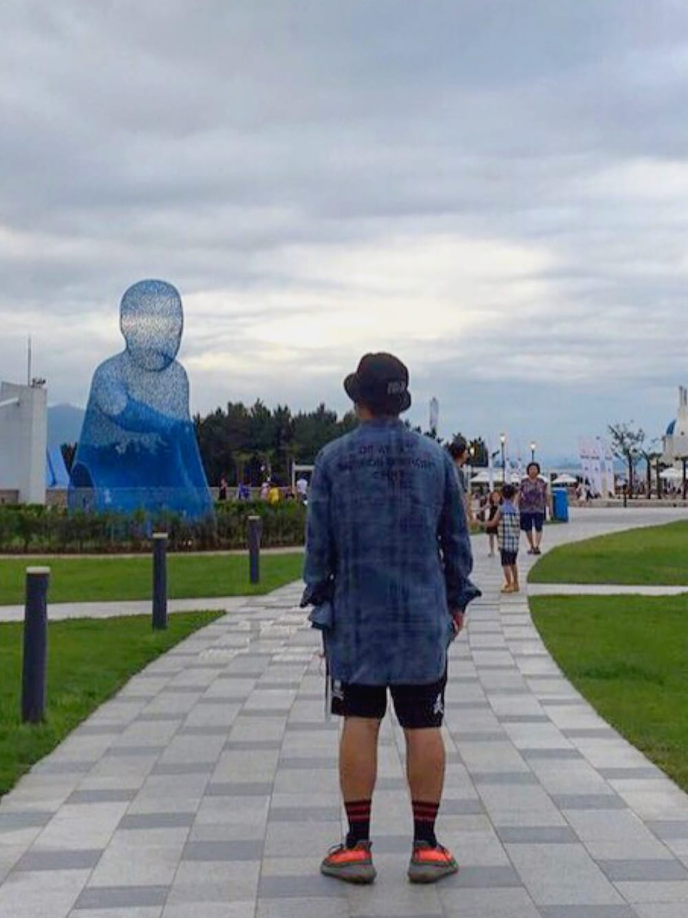 「mastermind JAPAN、yeezy、GRAMICCI、off white、street、streetstyle、streetfashion」｜「import exportのアイテム（ハンチング/ベレー帽、ブラック系）」を使った、fragmentさん（メンズ・178cm）の夏コーディネートの1枚目の写真