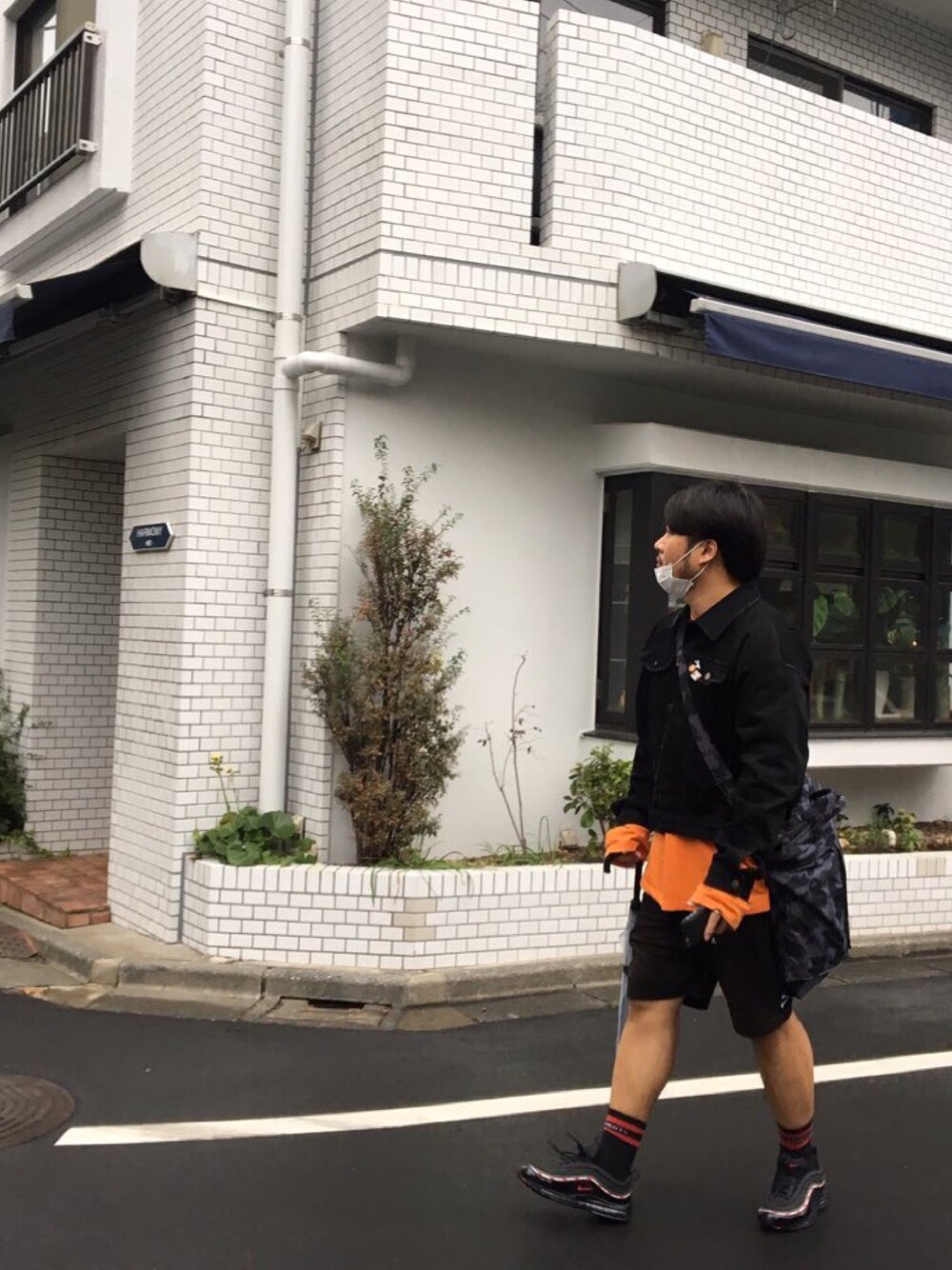 「mastermind JAPAN、GRAMICCI、mnml、vetements、Bape、HEAD PORTER、undefeated、airmax」｜「mnmlのアイテム（デニムジャケット、ブラック系）」を使った、fragmentさん（メンズ・178cm）の秋コーディネートの1枚目の写真