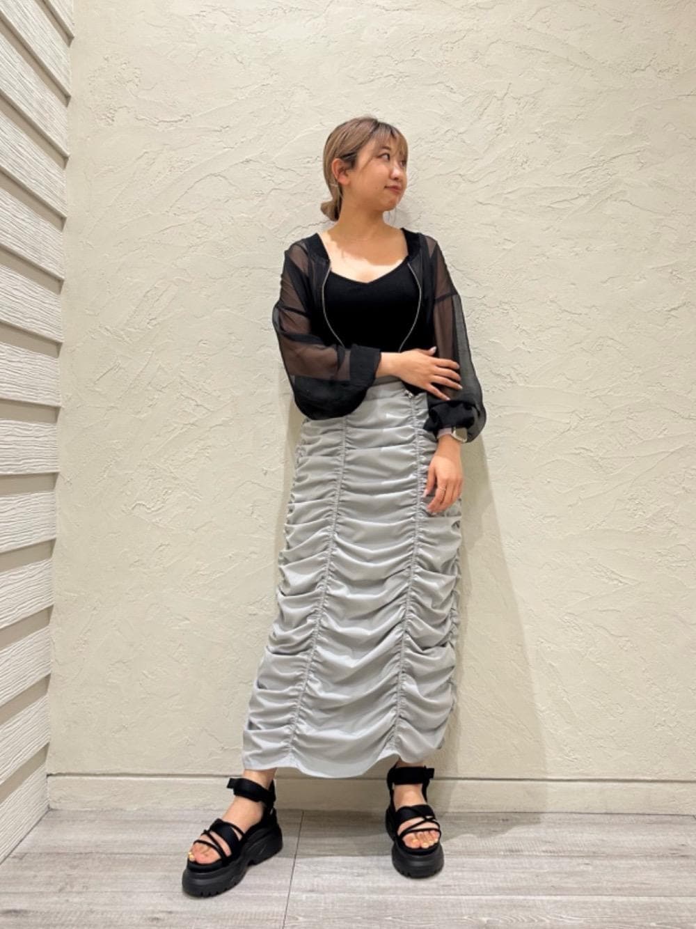 「ブルゾン、ロングスカート、ギャザースカート、シアー、スパイラルガール、スポサン、157㎝、ぐれー、シアーブルゾン、スカート 」｜「SPIRALGIRLの【盛れる】クロスラインビスチェ（キャミソール、ブラック系）」を使った、SHIHOさん（レディース・157cm）の夏コーディネートの1枚目の写真