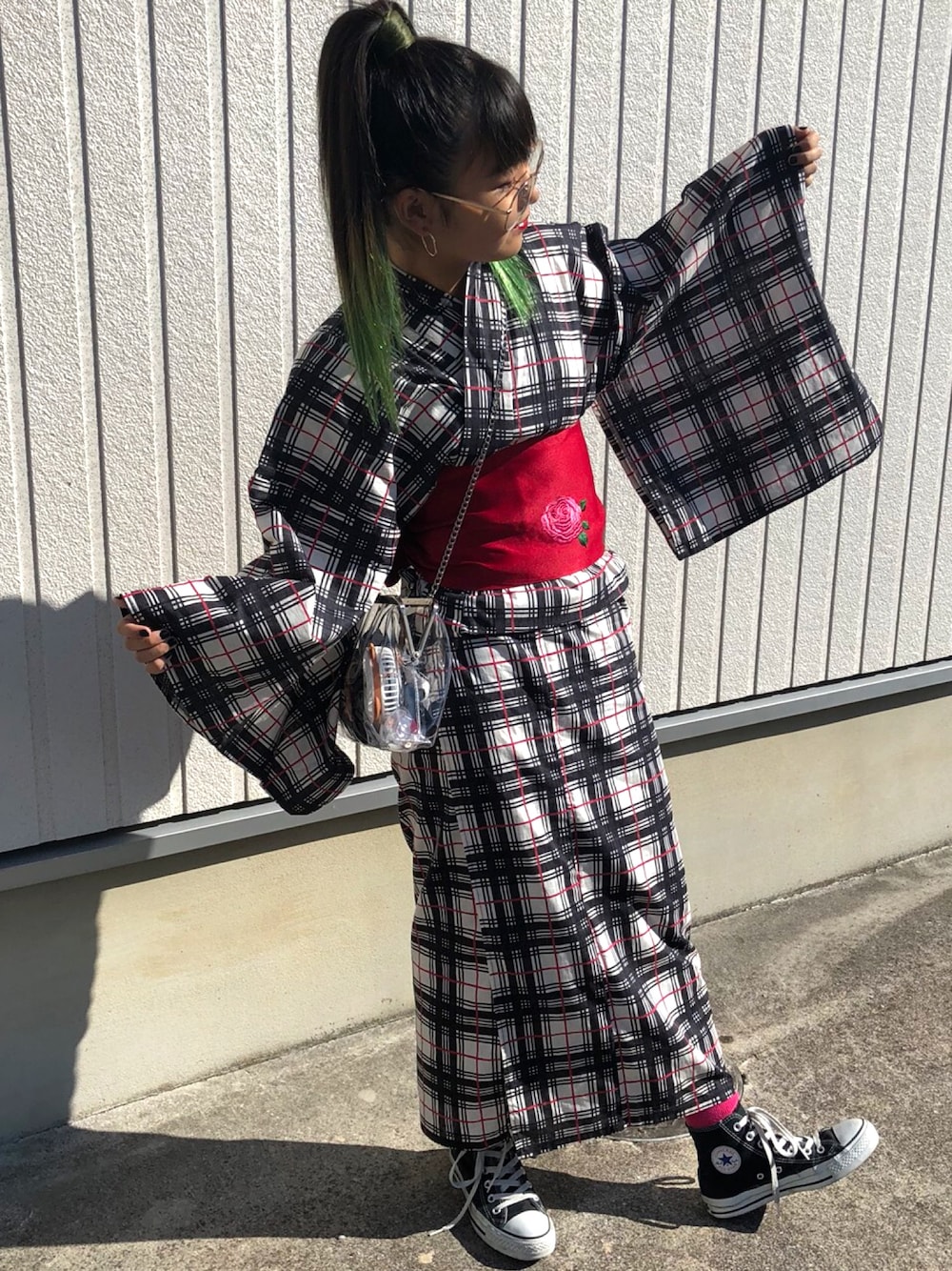 「浴衣、コンバース、summer、jouetie、チェック、靴下屋、ピンク、めがね」｜「jouetieの【オリジナル浴衣】格子（浴衣、ホワイト系）」を使った、ANRI☺︎さん（レディース・153cm）の夏コーディネートの1枚目の写真