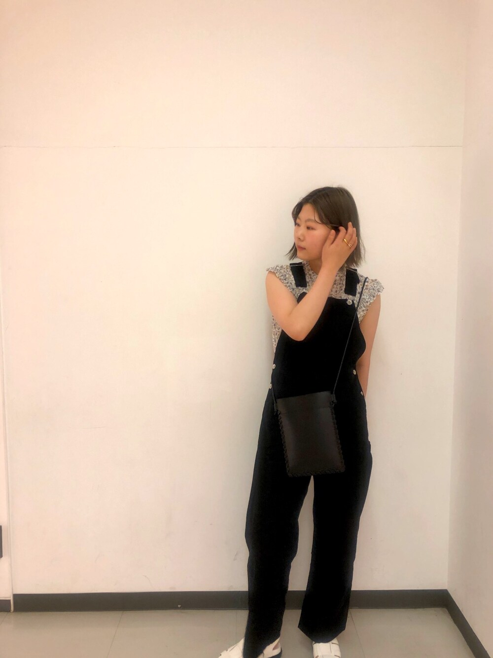 「これが私をアゲる服、初夏コーデ、オトナカジュアル、ootd、サンダルコーデ、ラフ、デート、ゆるコーデ、おしゃれさんと繋がりたい、アーバンリサーチ」｜「URBAN RESEARCHのコットンリネンオーバーオール（サロペット/オーバーオール、ブラック系）」を使った、sevenxfiveさん（レディース・165cm）の春コーディネートの1枚目の写真