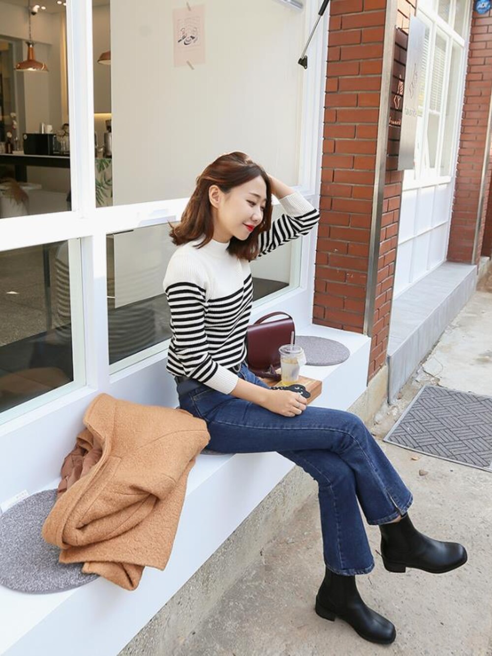 その他のTシャツ/カットソーを着用したレディースの冬コーディネートの1枚目の写真