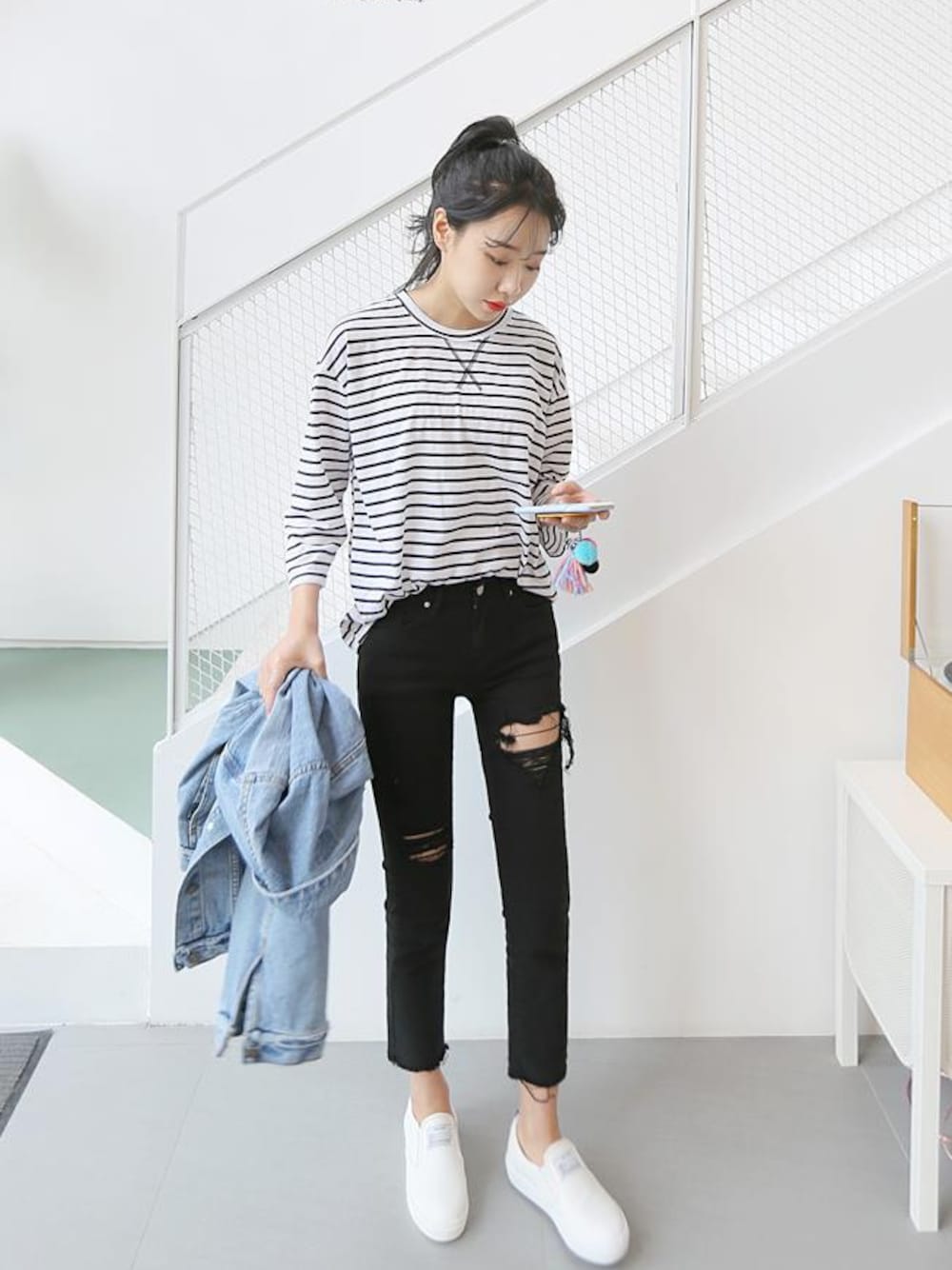 「カジュアル、シンプル、Tシャツ、シンプルコーデ、シンプルスタイル、カジュアルコーデ、オトナカジュアル、韓国ファッション、オトナ女子、デイリーアバウト」｜「Dailyaboutのベーシックボーダー7分袖Tシャツ(P0000WRC)（Tシャツ/カットソー、その他）」を使った、DAILYABOUTさん（レディース・164cm）の冬コーディネートの1枚目の写真