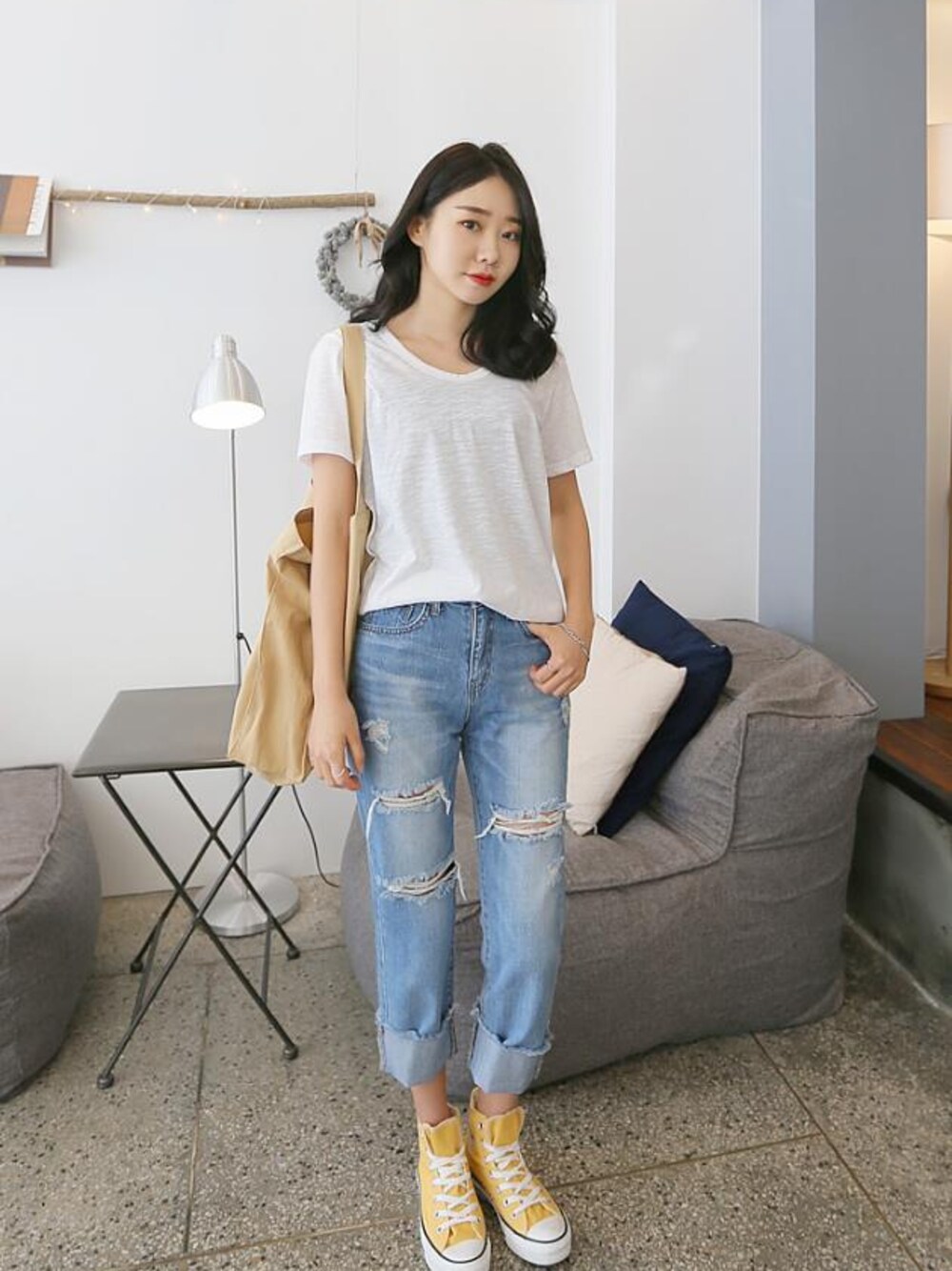 その他のTシャツ/カットソーを着用したレディースの春コーディネートの1枚目の写真