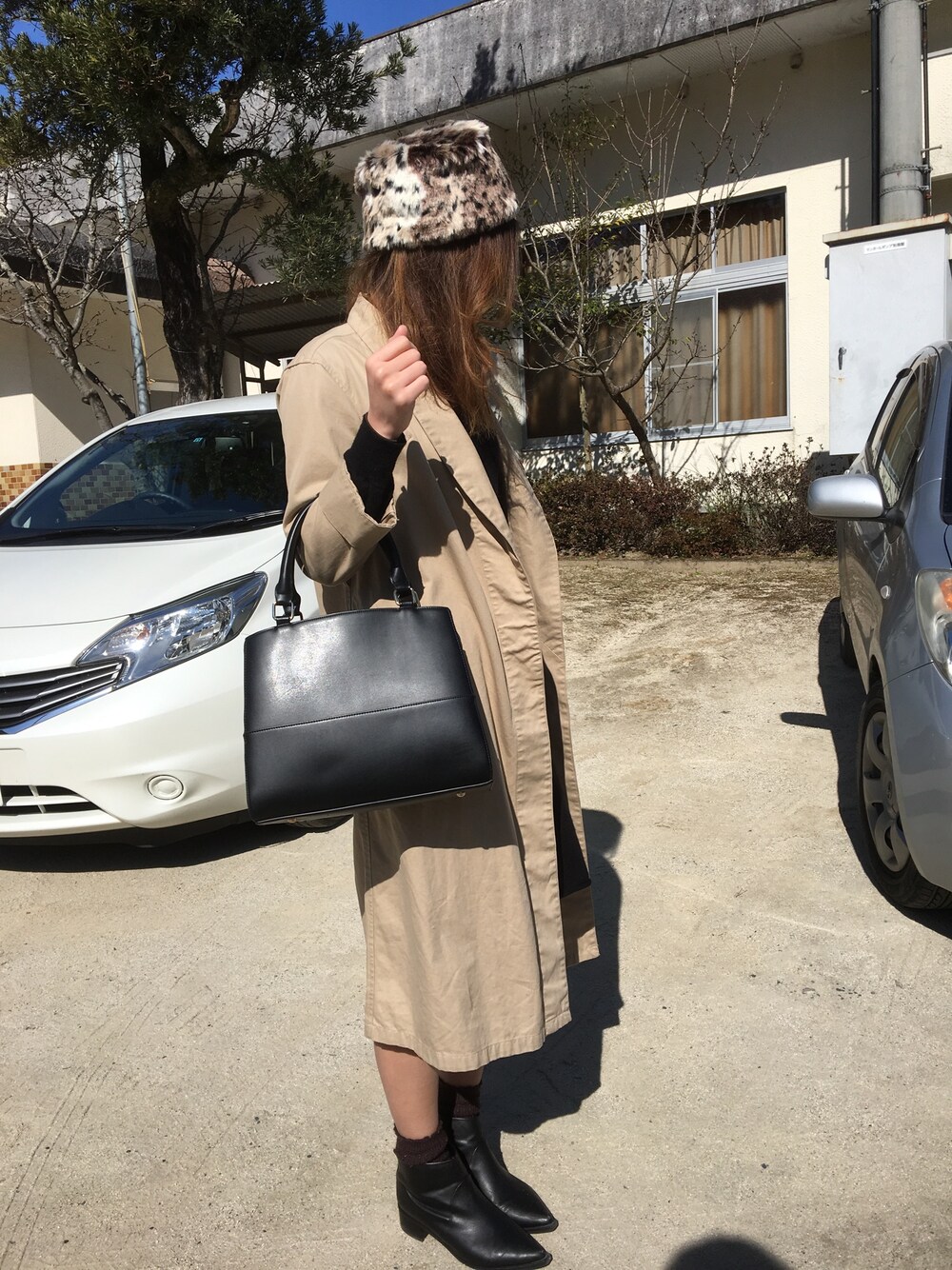 「ロシアン帽、ひょう柄、ロングコート」｜「riendaのアイテム（ハンドバッグ、ブラック系）」を使った、ro.01さん（レディース・165cm）の冬コーディネートの1枚目の写真