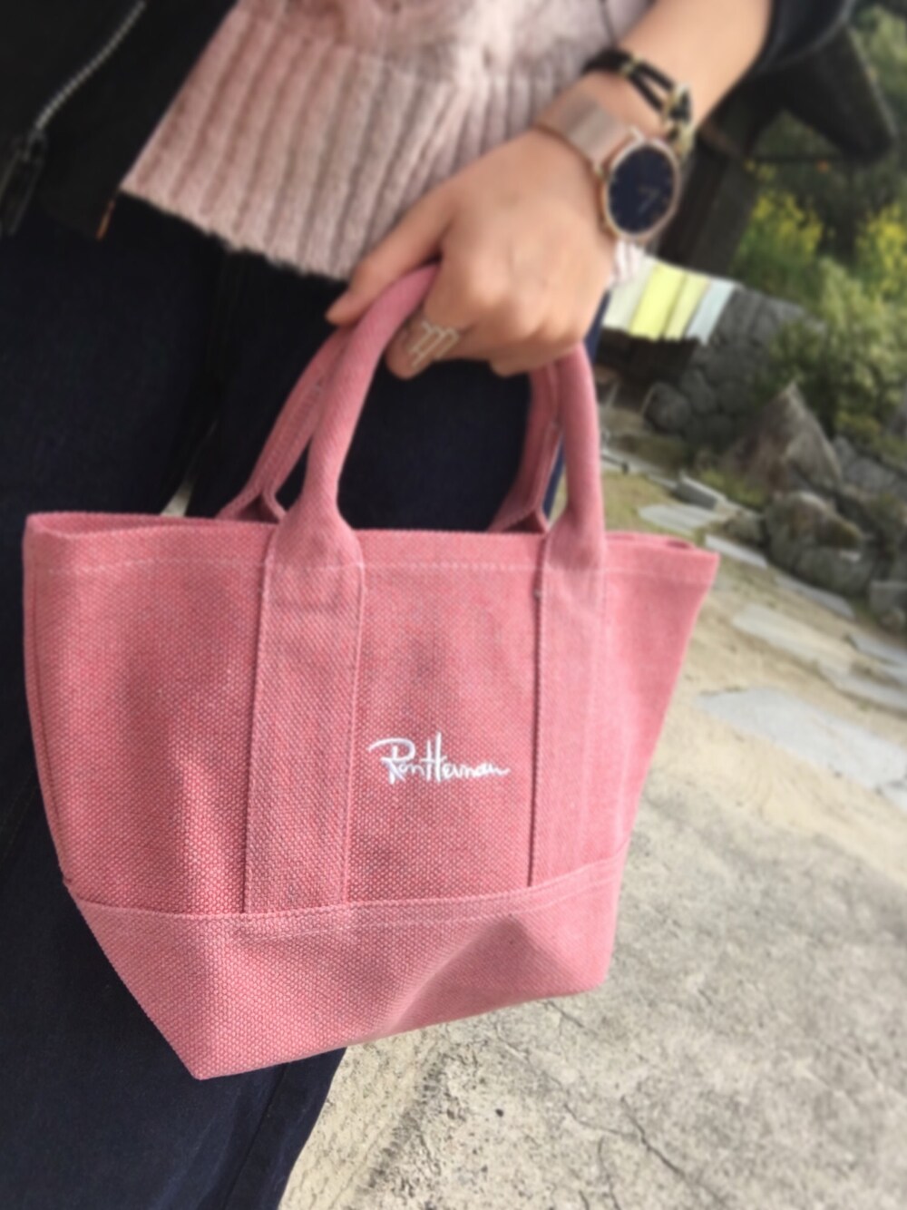 「RonHerman VINTAGEのアイテム（トートバッグ、ピンク系）」を使った、ro.01さん（レディース・165cm）の春コーディネートの1枚目の写真