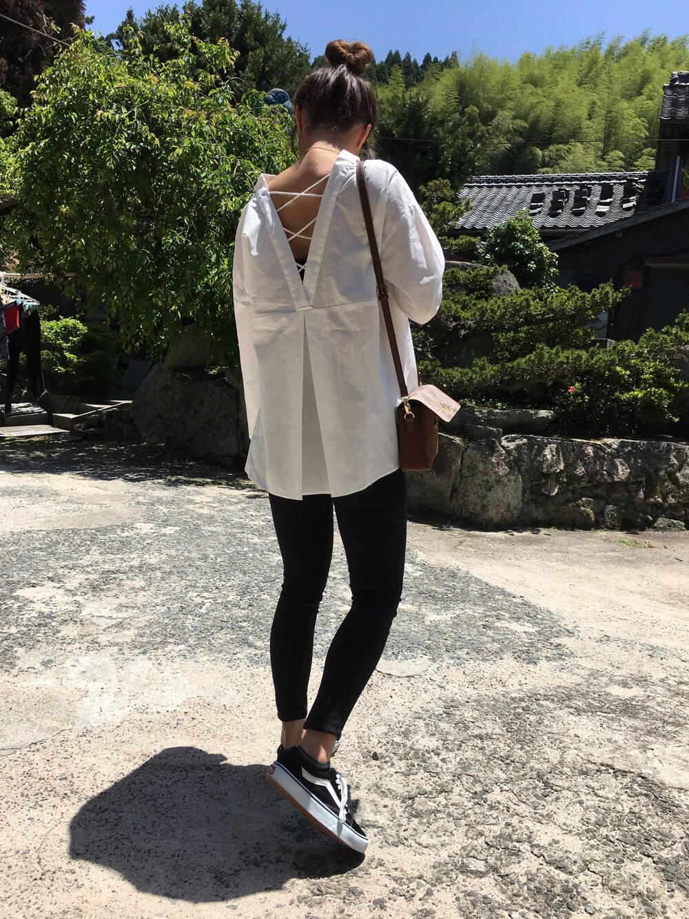 「あみあみ、ムルーア、シャツ」｜「MURUAのナロークロステープシャツ（シャツ/ブラウス、ホワイト系）」を使った、ro.01さん（レディース・165cm）の春コーディネートの1枚目の写真