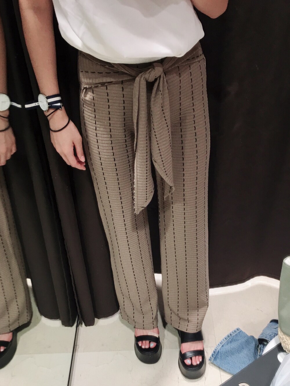「ザラ、ストライプ、背中空き」｜「ZARAのアイテム（パンツ、ベージュ系）」を使った、ro.01さん（レディース・165cm）の夏コーディネートの1枚目の写真