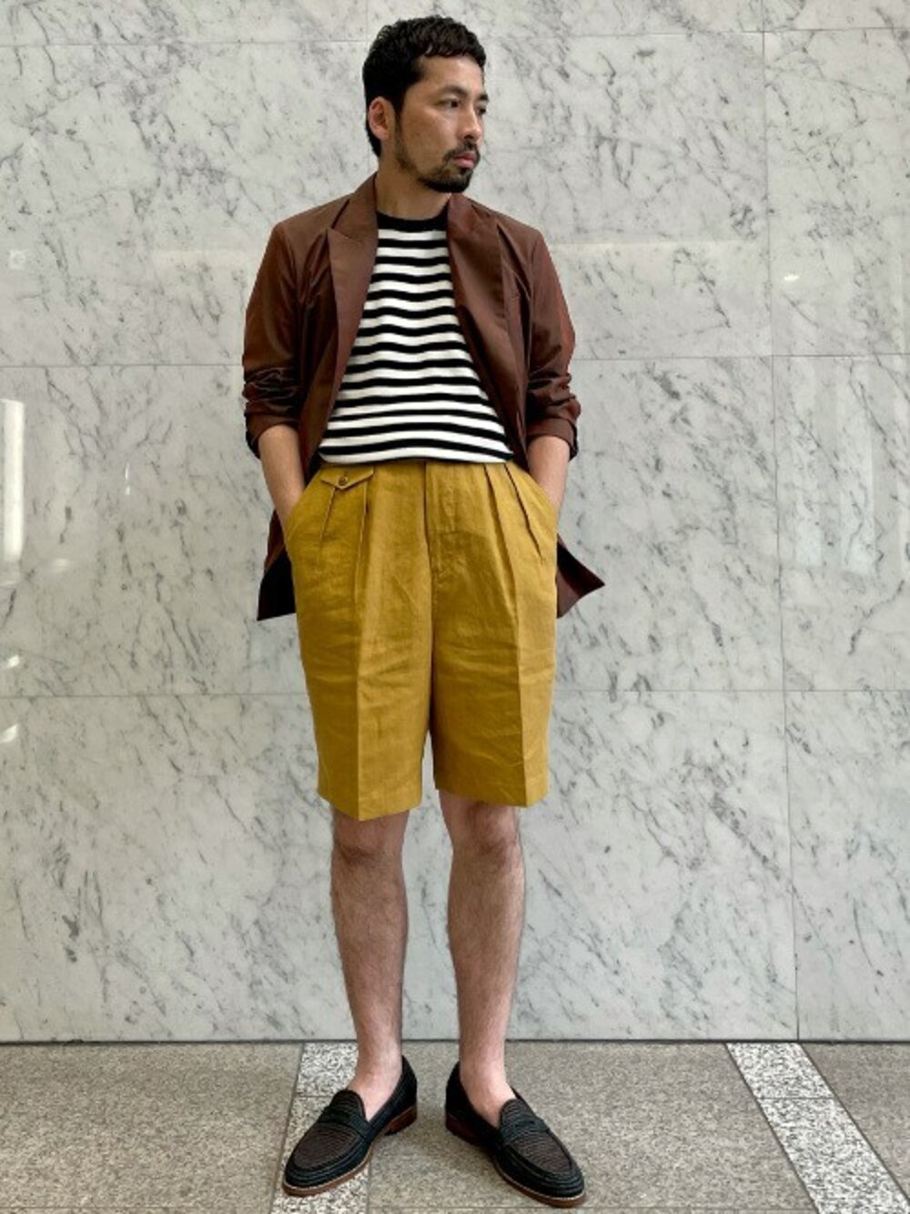 「ボーダー、テーラードジャケット、ショートパンツ、大人カジュアル、リネン、シンプルコーデ、夏コーデ、TOMORROWLAND、グルカショーツ、caban」｜「TOMORROWLAND のハイカウントリネン グルカショーツ（その他パンツ、オレンジ系）」を使った、TOMORROWLAND MENSさん（メンズ・168cm）の夏コーディネートの1枚目の写真