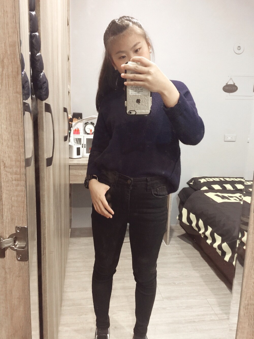 「CASIOのアイテム（腕時計、ブラック系）」を使った、雅棠さん（レディース・156cm）の冬コーディネートの1枚目の写真