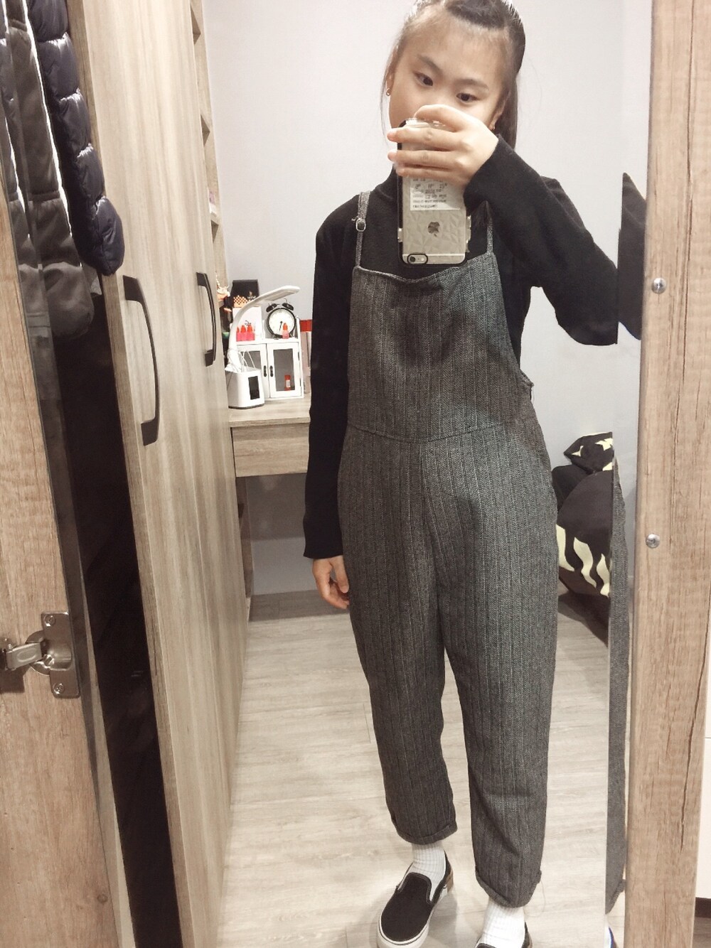 「VANSのアイテム（シューズ、ブラック系）」を使った、雅棠さん（レディース・156cm）の冬コーディネートの1枚目の写真