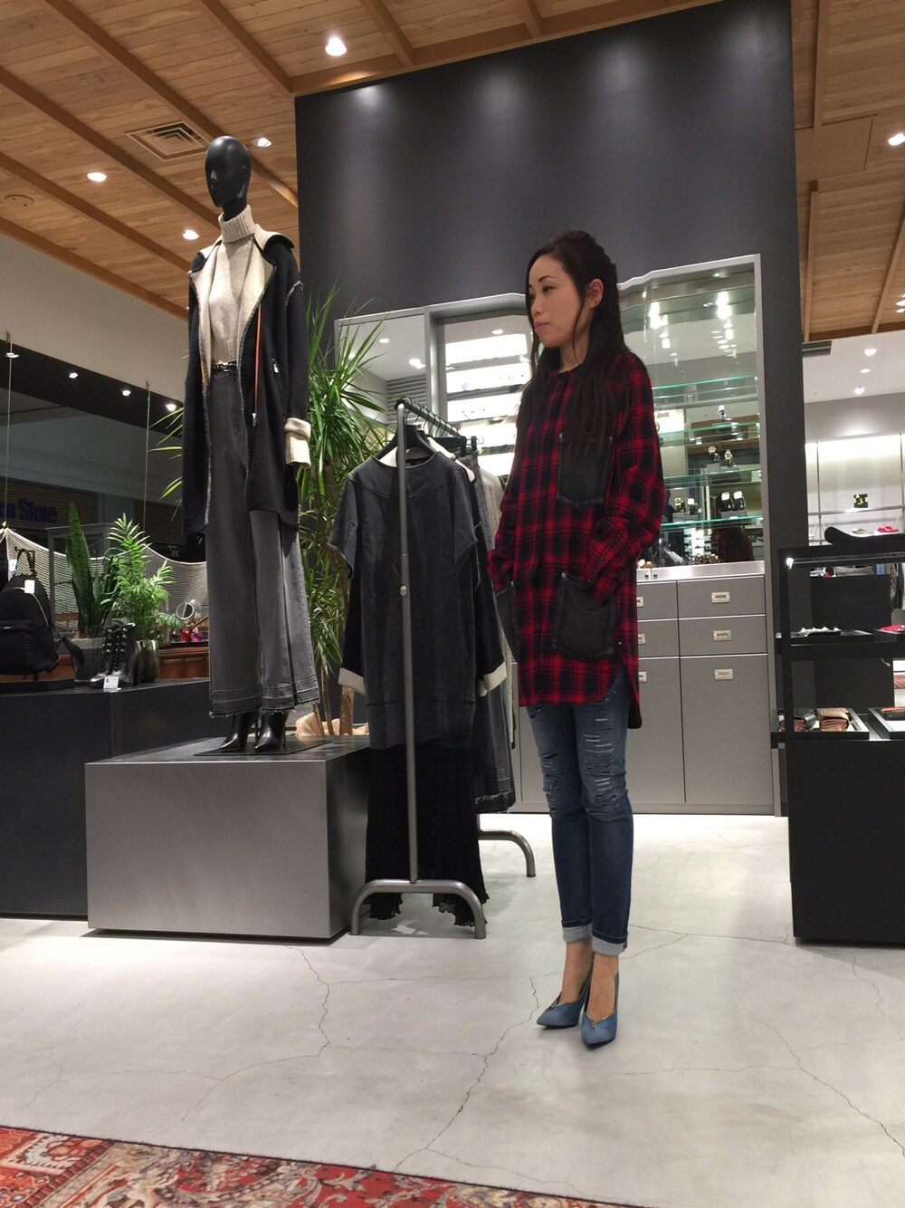 「Diesel、denim」｜「DIESELの00S2BM0IAPN（ノーカラージャケット、レッド系）」を使った、O.K.Yさん（レディース・158cm）の冬コーディネートの1枚目の写真